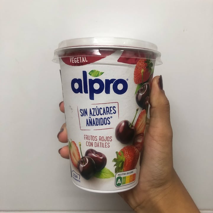 photo of Alpro Frutos rojos con dátiles shared by @gisvitlavie on  04 Sep 2022 - review