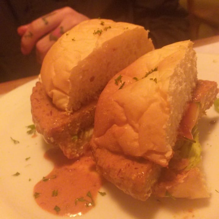 photo of Veggie Beans and Shakes Hamburguesa Vegan Burger shared by @lauramartinez on  07 Mar 2022 - review