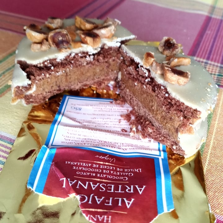 photo of Hanai Vegana Alfajor Artesanal de chocolate blanco y dulce de leche shared by @titoherbito on  27 Mar 2022 - review