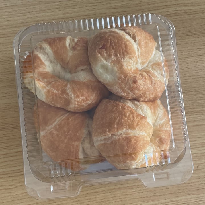 photo of Whole Foods Market vegan croissants shared by @aubrey4theanimals on  01 Oct 2021 - review