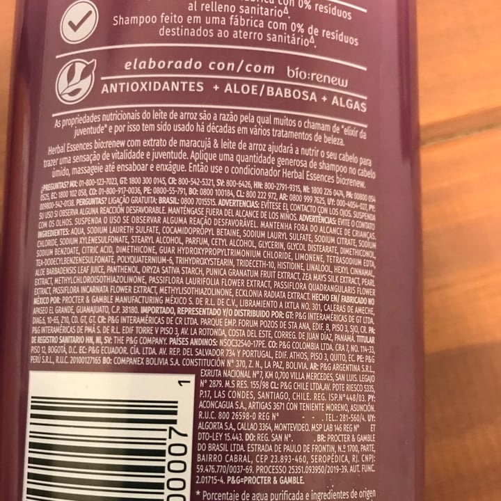 photo of Herbal Essences Shampoo passion flower and rice milk shared by @valeriagarcia on  01 Sep 2020 - review