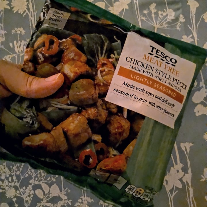 photo of Tesco Meat Free Chicken Style Pieces shared by @rhys-d-hawkins on  22 Dec 2020 - review