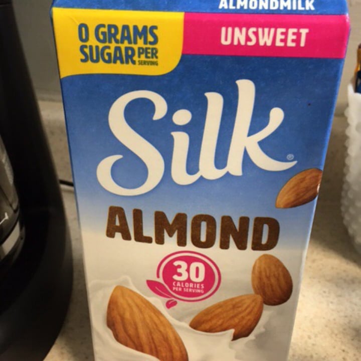 photo of Silk 30 Cal Almond Milk shared by @rnassiff on  08 Nov 2020 - review