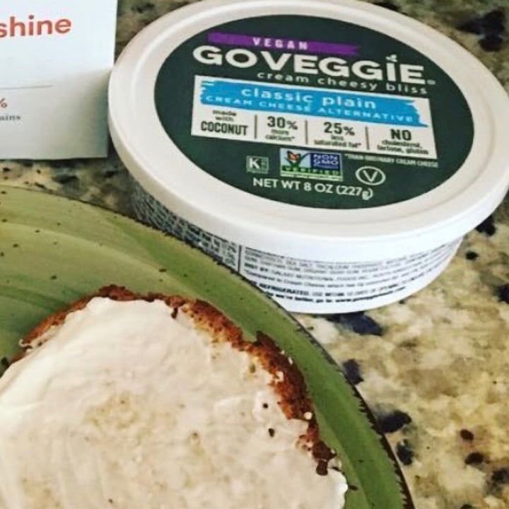 photo of GO VEGGIE Classic Plain Cream Cheese shared by @roxi on  20 May 2020 - review