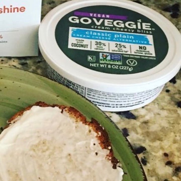 review photo of GO VEGGIE Classic Plain Cream Cheese shared by @roxi on 20 May 2020 - review