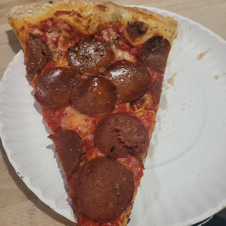 photo of Screamer's Pizzeria Pepperoni Pizza shared by @bananasmoothie on  15 Nov 2022 - review