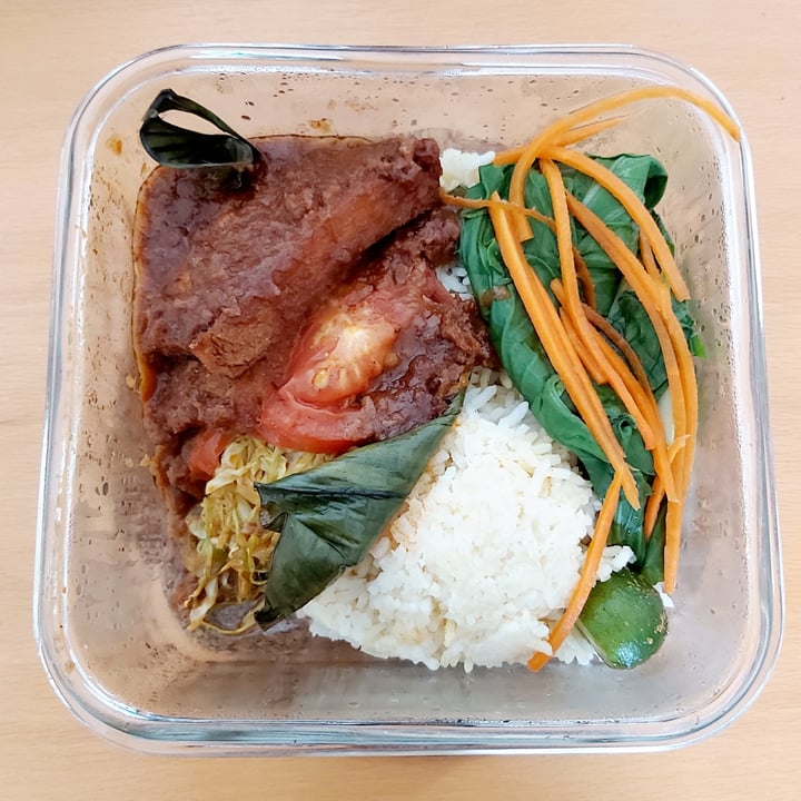 photo of Red Apple Veggie Café Banana Leaf Baked Fish 蕉叶烤鱼 shared by @herbimetal on  13 Dec 2020 - review