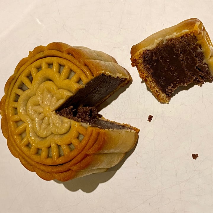 photo of Green Gourmet Vegan Restaurant Red Bean Mooncake shared by @blacklilyleaf on  10 Sep 2021 - review