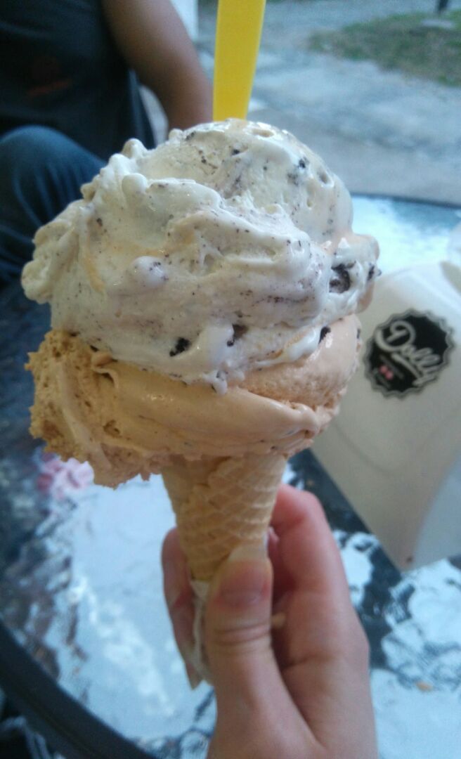 photo of Heladeria DOLLY Helado De Dulce De Leche Granizado Y Cookies And Cream shared by @pola24 on  04 Dec 2019 - review