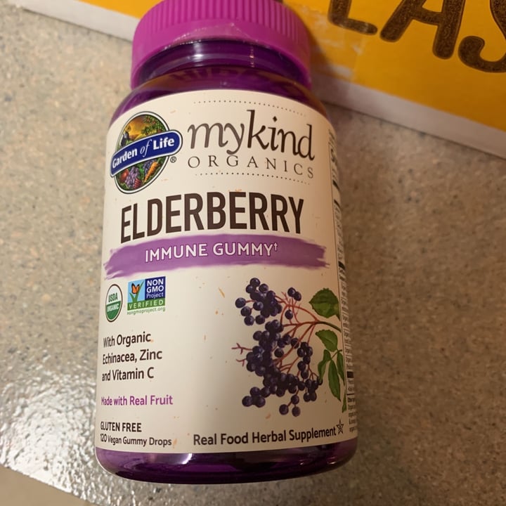 review photo of Garden of Life Elderberry gummies shared by @lisamc427 on 29 Dec 2020 - review