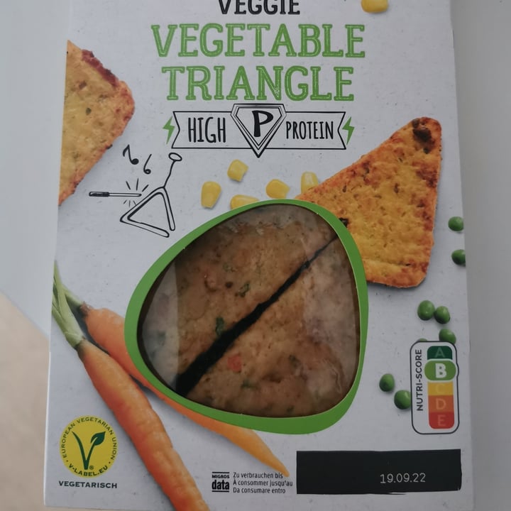 photo of Migros V-Love Vegetable triangle shared by @caihe on  25 Sep 2022 - review