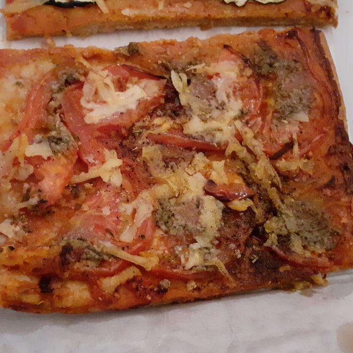 photo of Alice in Wonderpie Pizza de verduras y queso vegano shared by @-iria- on  06 Jul 2021 - review