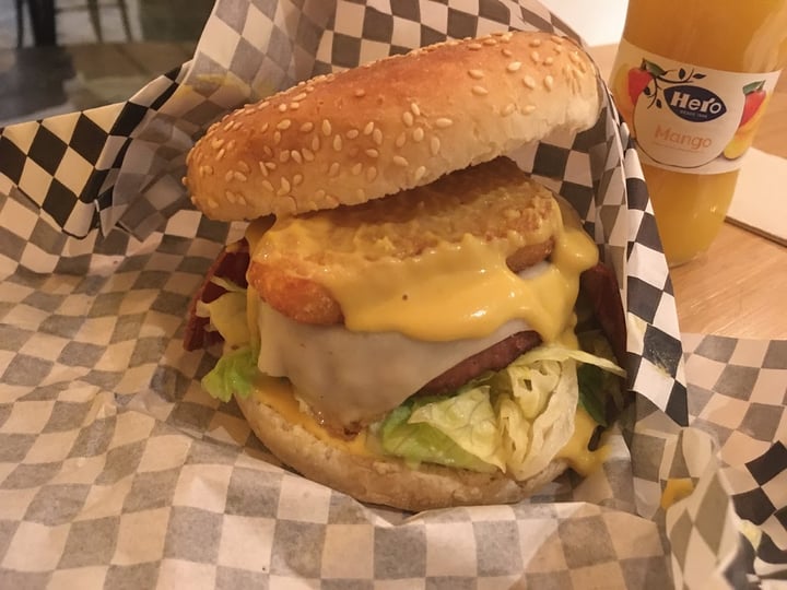 photo of THUNDER VEGAN FOOD Thunder Burger shared by @javicobos on  09 Jan 2021 - review
