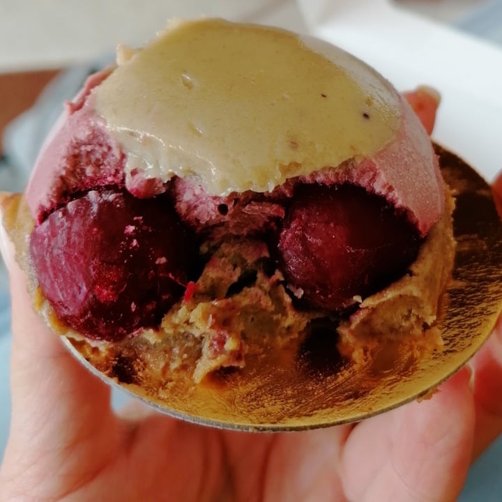 review photo of Un Dulce Raw Vegan -Cherry And Chocolate shared by @rebekapop on 15 May 2021 - review