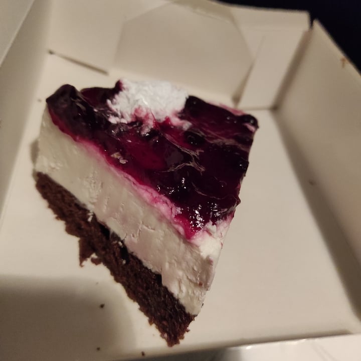 photo of Vegan bombon sin gluten Cheesecake de frutos rojos shared by @saruchi on  15 Nov 2021 - review