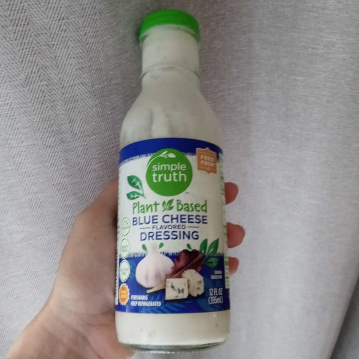 photo of Simple Truth Plant Based Blue Cheese Flavored Dressing shared by @innerplanehoops on  15 Aug 2021 - review