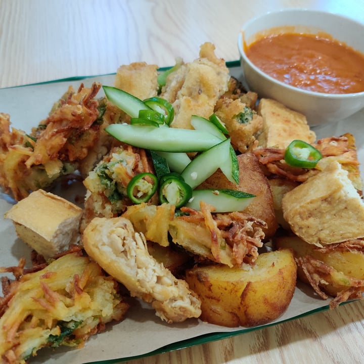 photo of SHU Vegetarian Indian rojak shared by @fourdollars on  29 Aug 2021 - review