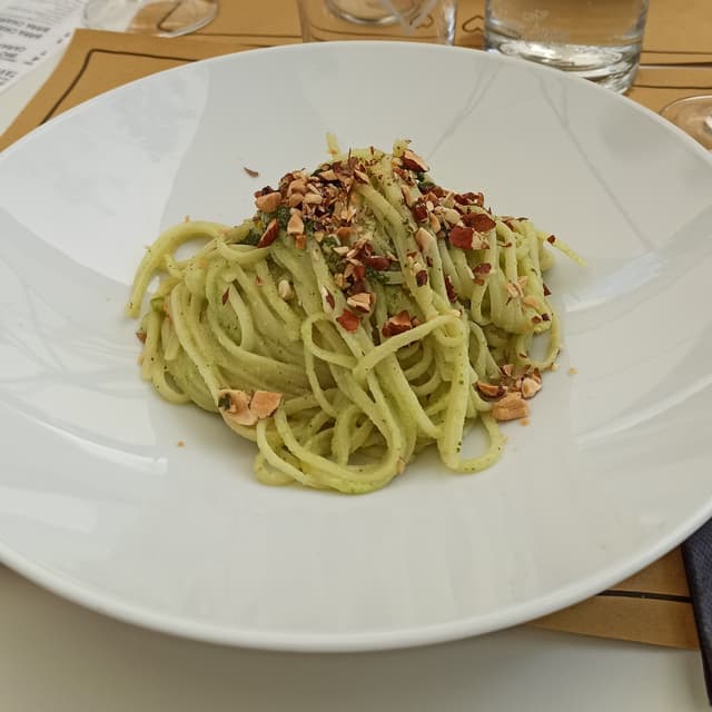 Foto do prato “Tagliolini Al Pesto Di Zucchine E Nocciole”