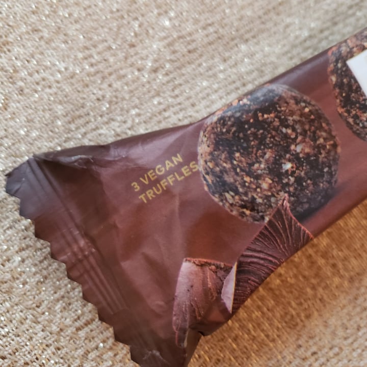 photo of Nouri Chocolate and Hazelnut Truffles shared by @lilwanderer on  19 Dec 2022 - review
