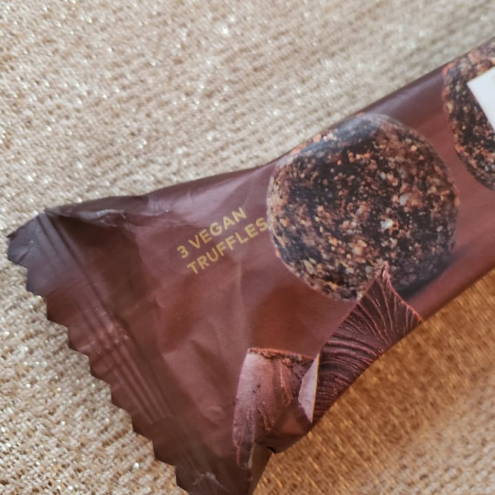 review photo of Nouri Chocolate and Hazelnut Truffles shared by @lilwanderer on 19 Dec 2022 - review