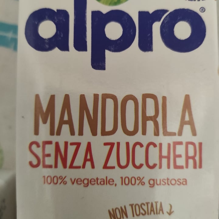 photo of Alpro bevanda mandorla senza zuccheri shared by @debsss on  17 Nov 2022 - review