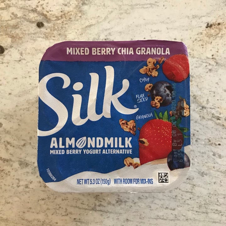 photo of Silk Mixed Berry Chia Granola Almondmilk Yogurt Alternative shared by @dianna on  30 Oct 2020 - review