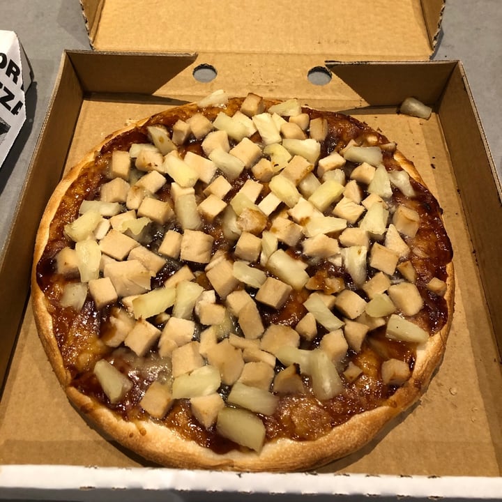 photo of SCARFACE PIZZERIA Mock chicken Hawaiian vegan pizza shared by @louiselliott on  31 Oct 2020 - review