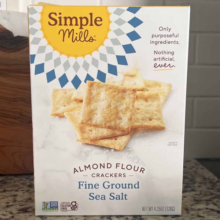 photo of Simple Mills Almond Flour Crackers - Fine Ground Sea Salt shared by @nicolerpac on  19 Oct 2022 - review