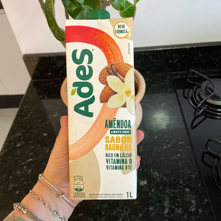 photo of Ades Ades Leite de amêndoas Sabor baunilha shared by @lecodignole on  17 Aug 2022 - review