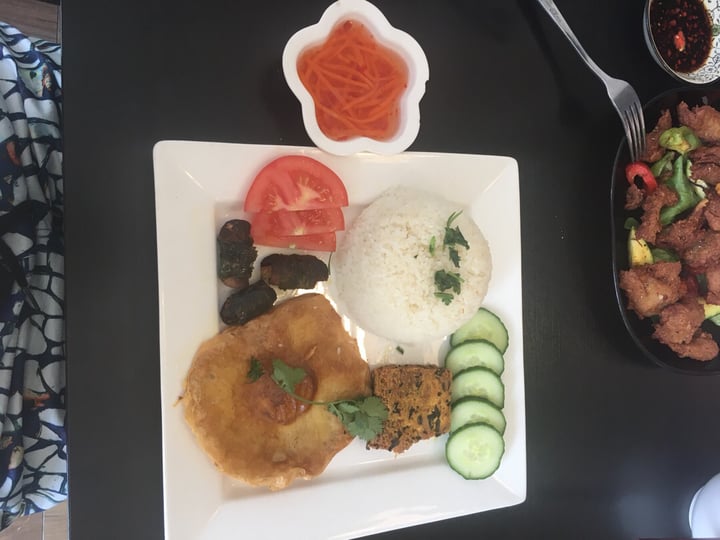 photo of Huong Viet Vegetarian & Vegan Combination Broken Rice with Pork Chop shared by @mintypig on  12 Dec 2019 - review