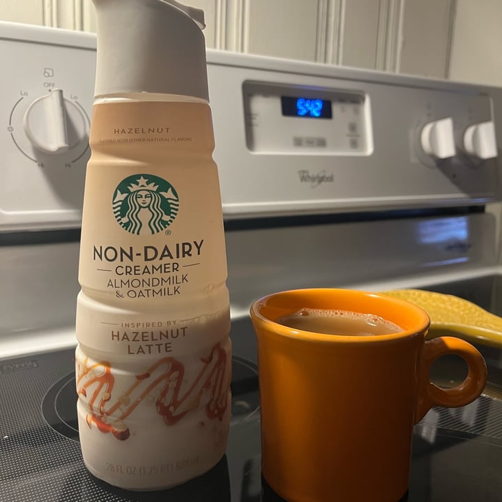 photo of Starbucks Non-Dairy Creamer Hazelnut Latte shared by @ameriamber on  27 Nov 2022 - review