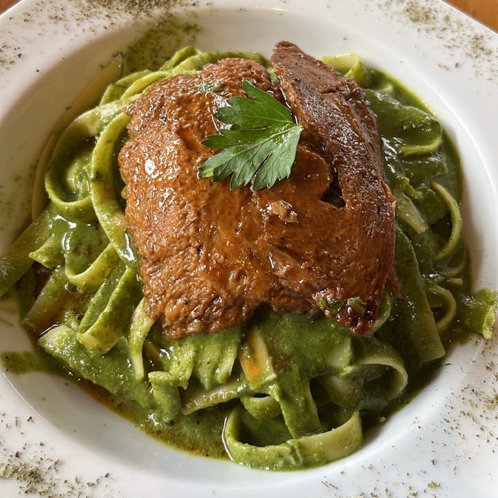 photo of Gastronomía Vegana Fettuccine al pesto con lomo shared by @emilybnntt on  15 Mar 2022 - review