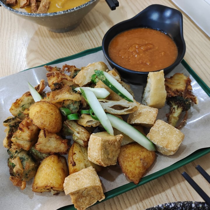 review photo of SHU Vegetarian Indian rojak shared by @jessnalism on 26 Jun 2022 - review