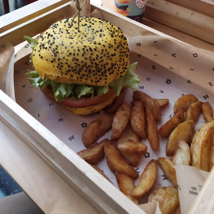 photo of Flower Burger Funky Cecio shared by @laviniao on  14 Mar 2022 - review