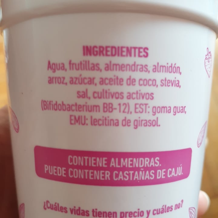 photo of Felices Las Vacas Yogurt sabor Frutilla shared by @lalaveg on  08 Oct 2020 - review