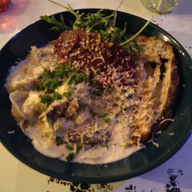 Photo of the dish “Mushroom tortellini with garlic bread”