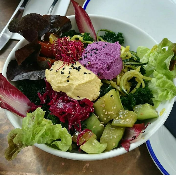 photo of Flax&Kale Superfood Salad Bowl shared by @awafuro on  15 May 2020 - review