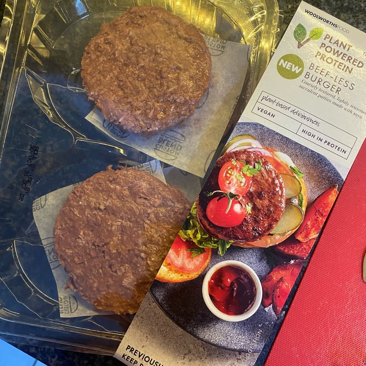 photo of Woolworths Food Beef-less Burger shared by @bronwynpaige on  17 Nov 2022 - review