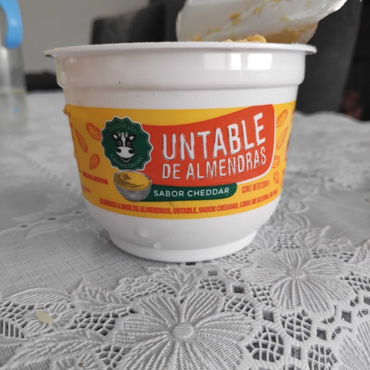 photo of Felices Las Vacas Untable de Almendras Sabor Cheddar shared by @claudinadiaz on  22 Jan 2021 - review