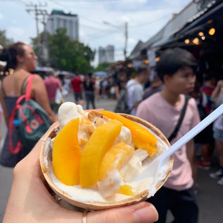 photo of ข้าวมันไก่หน้าวัดเสมียน Coconut Mango Icecream shared by @marybventura on  02 Aug 2019 - review