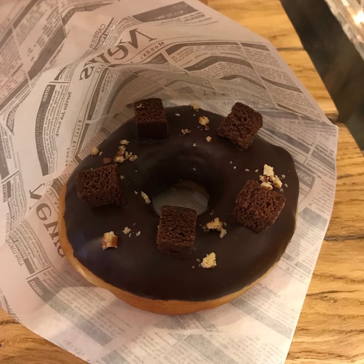 photo of VegAmazing Doughnuts Donut de chocolate con brownie shared by @daytruji on  08 Jan 2021 - review