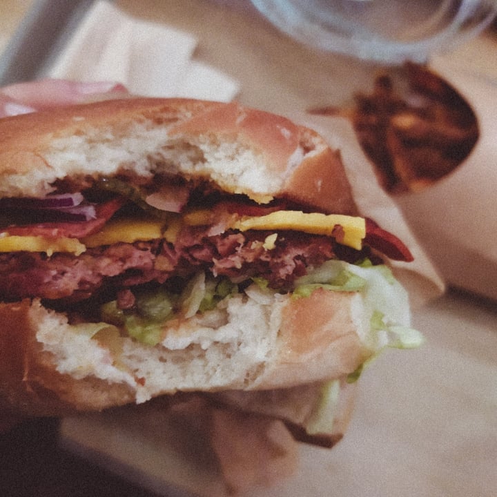 photo of Green Farmer's Paris 09 Vegan bacon burger shared by @ayralotti on  21 Oct 2022 - review