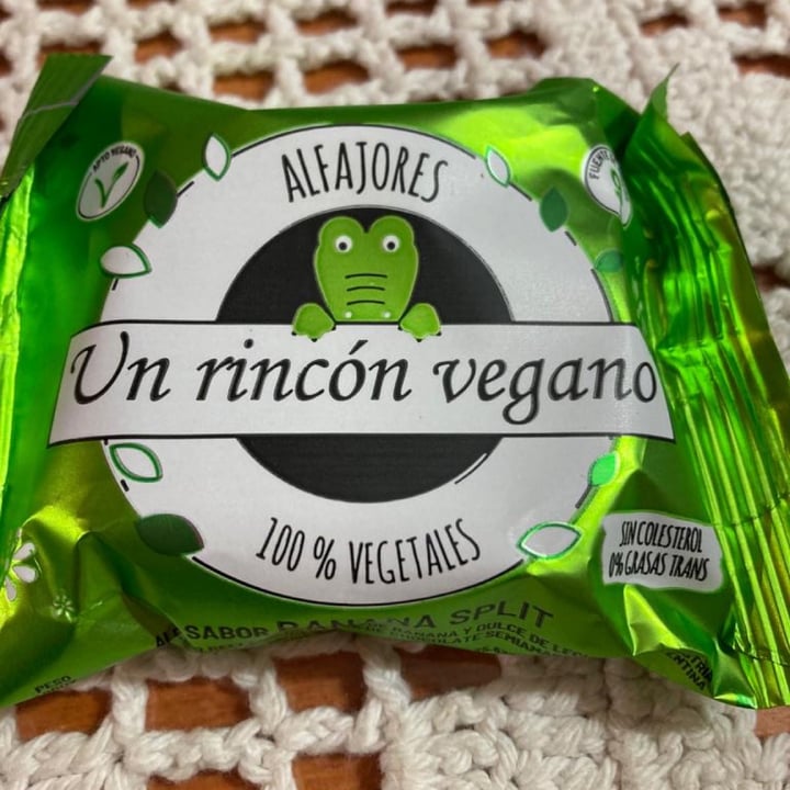 review photo of Un Rincón Vegano Alfajor Banana Split shared by @camivaglica on 12 Jul 2021 - review