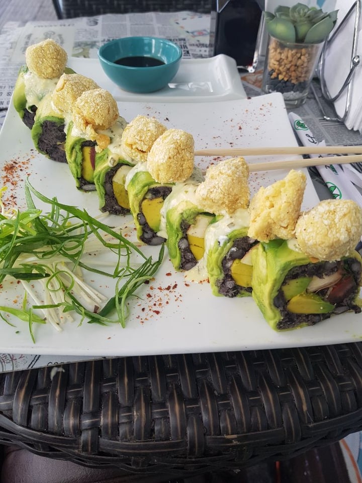 photo of QUIMEY SUSHI FUSION & GLUTEN FREE Hummus vegano roll y arrollado vietnamita veg shared by @romiauna on  23 May 2019 - review