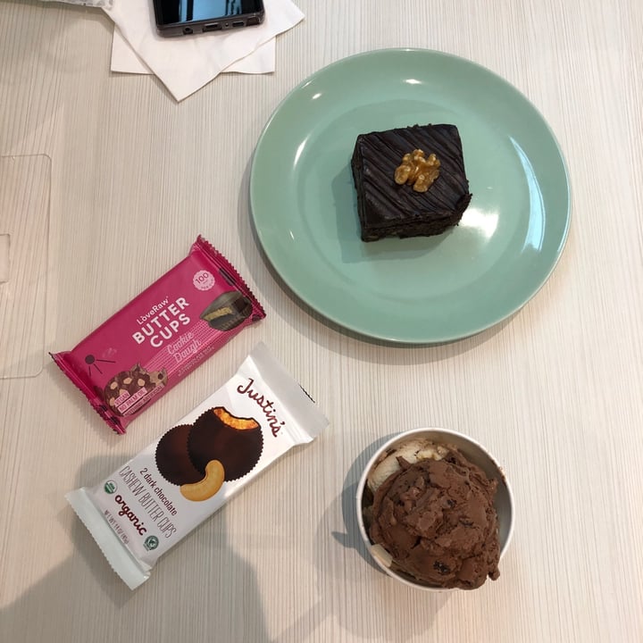 review photo of Kind Kones Salted Chocolate Chip Ice Cream shared by @katherinegloria on 20 Apr 2020 - review