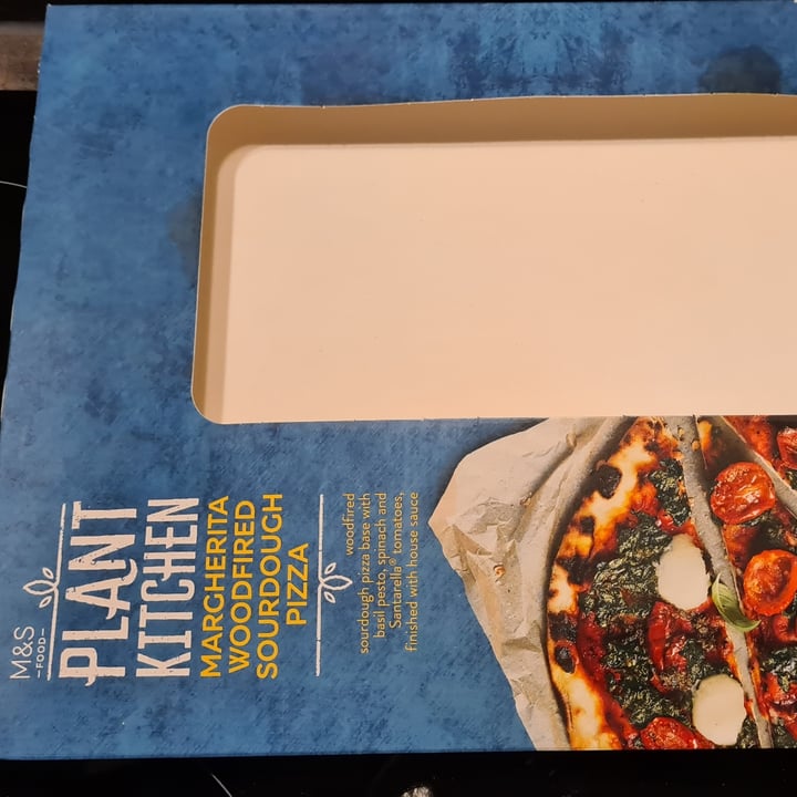 review photo of Marks & Spencer Food (M&S) Plant Kitchen Margherita Woodfired Sourdough Pizza shared by @chiarabolovan on 25 Apr 2022 - review