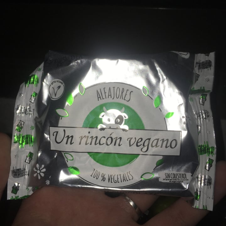 photo of Un Rincón Vegano Alfajor Black Chocolate shared by @luciagabriela on  22 Jan 2022 - review