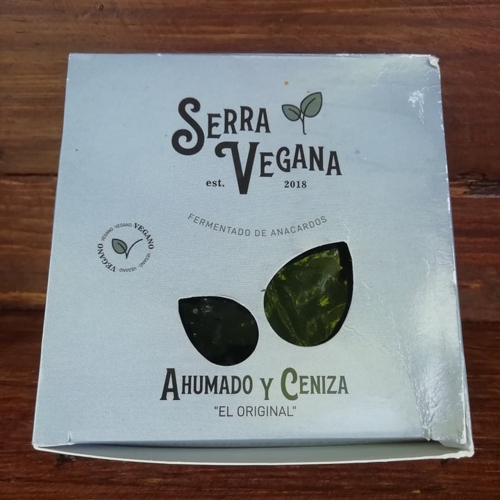 photo of Serra Vegana Queso ahumado y ceniza "El Original" shared by @ecoilogic on  05 Jul 2022 - review