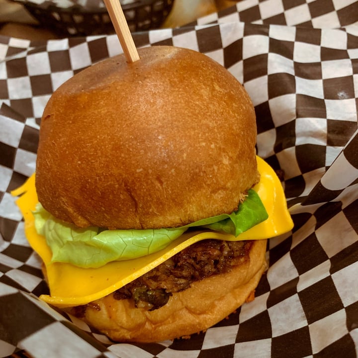 photo of Burger Fiancé Cheeseburger shared by @mariarjs on  30 Nov 2021 - review