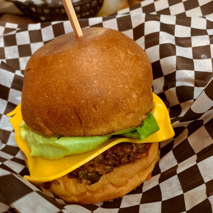 review photo of Burger Fiancé Cheeseburger shared by @mariarjs on 30 Nov 2021 - review